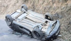 Bir Billing: Car falls into ditch near paragliding take-off site; two youths killed, two injured