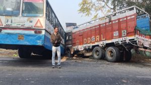 Dense fog causes major road accident on Jind-Kaithal road; three vehicles collide