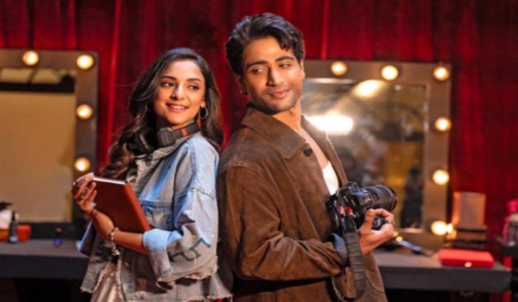 Arijit Singh returns to romance with his soulful new track ‘Fitratein’