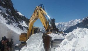 Himachal: Hundreds of roads and power transformers remain shut down due to snowfall