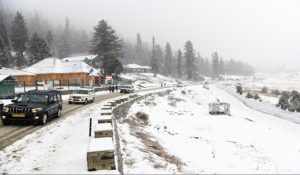 J-K: Fresh snowfall hits Bhaderwah; authorities issue advisory