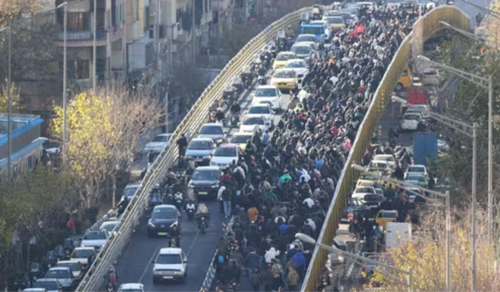 Violent protests in Iran amid economic crisis, 7 killed