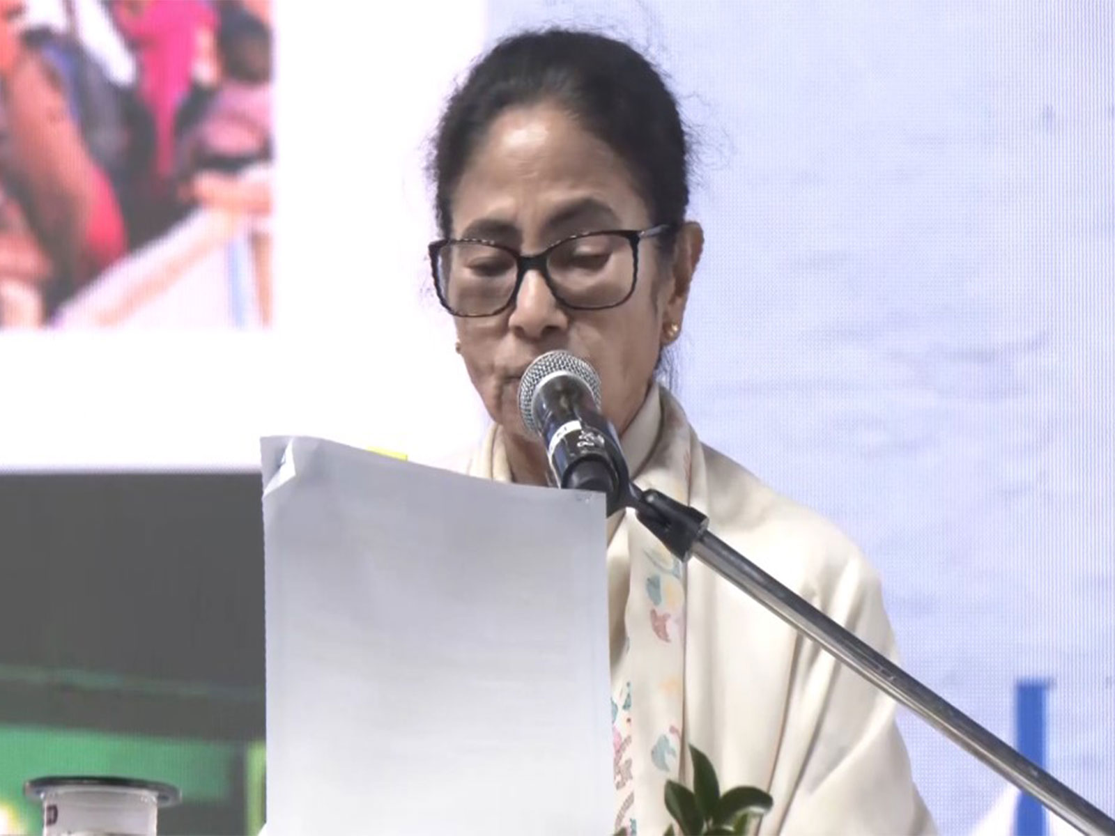 “ECI is running on WhatsApp”: Mamata Banerjee targets ECI over SIR drive in Bengal