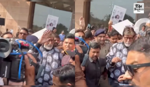 Amitabh Bachchan Surrounded by Massive Crowd in Surat During ISPL Season 3 Event