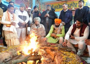 CM Nayab Singh Saini pays obeisance at Gurudwara Charan Kanwal Sahib, Machhiwara, in Ludhiana