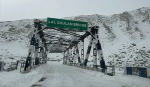 Srinagar freezes at season’s coldest night at minus 6 as snowfall eludes Kashmir plains