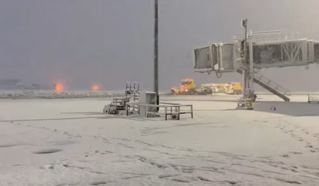 Srinagar Airport Cancels Multiple Flights Due to Snowfall