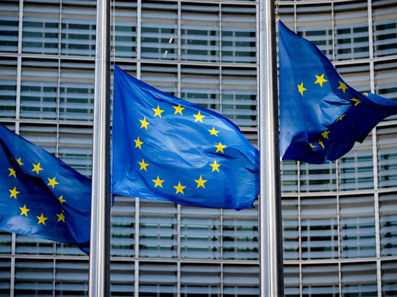 European Parliament approves EUR90 billion loan package to support Ukraine amid war with Russia