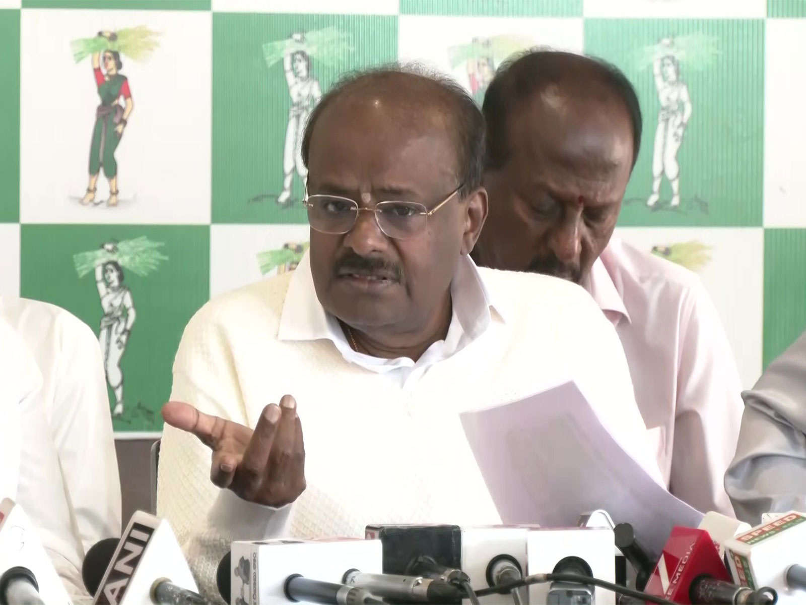 HD Kumaraswamy Slams Siddaramaiah for ‘Dragging Caste Into Politics’