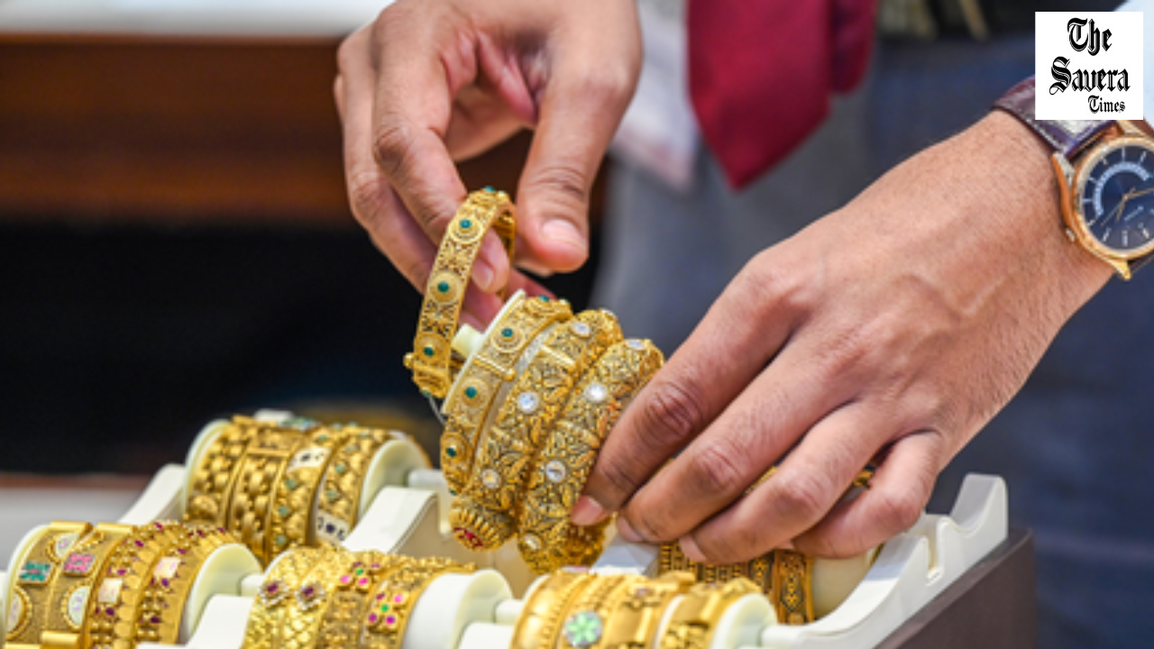 Gold Dips, Silver Drops as US Dollar Strengthens Markets