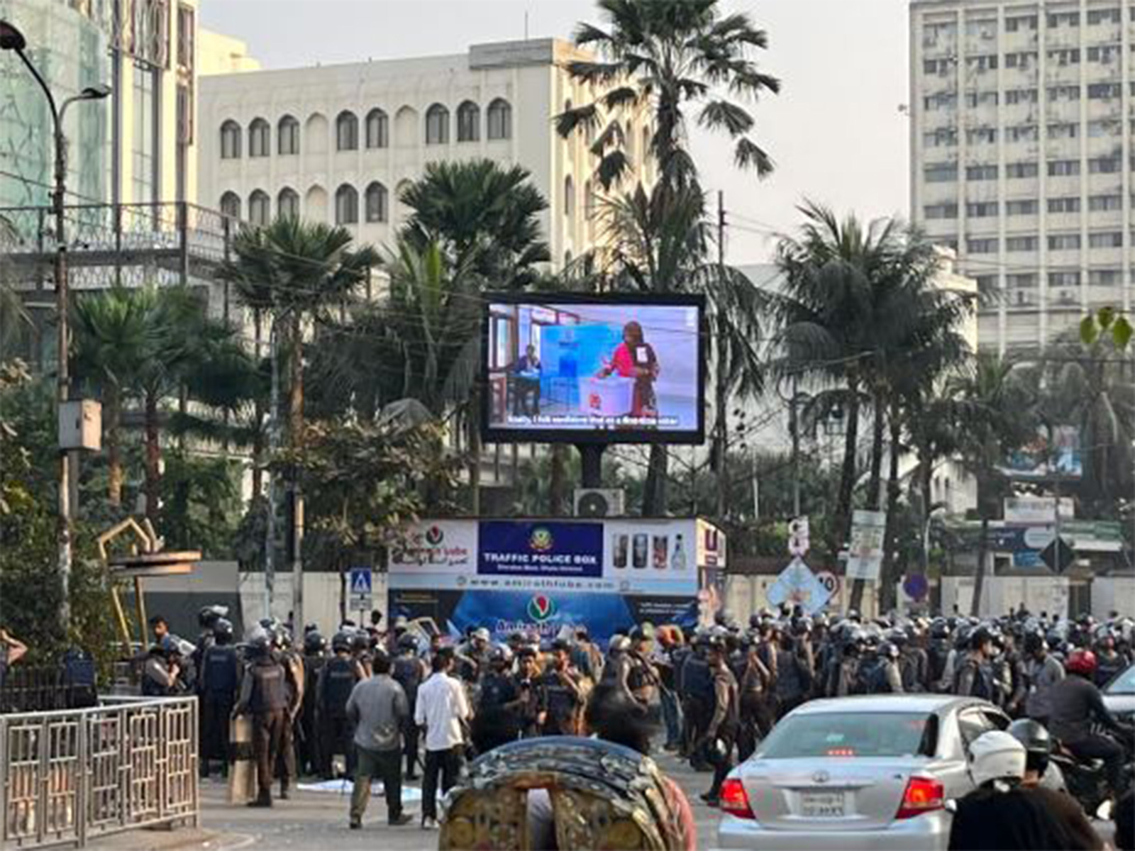 Violent clash injures 23 in Bangladesh; Interim Govt denies use of force