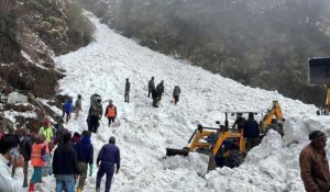 Bhaderwah Avalanche Strands Dozens of Vehicles on Pathankot Highway, BRO Clears Road