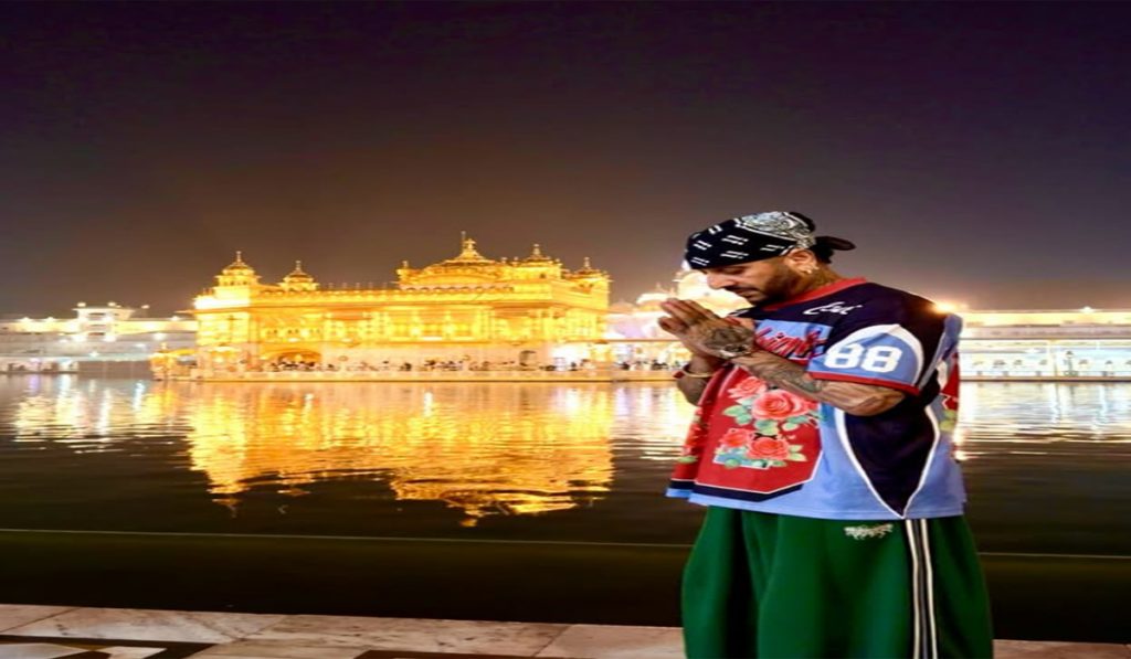 Punjabi Singer Jazzy B Visits Golden Temple at Midnight
