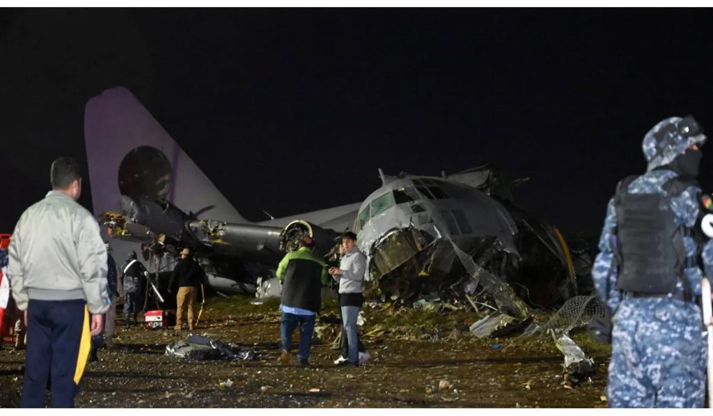 15 killed, 30 injured after Bolivian military plane crashes in El Alto