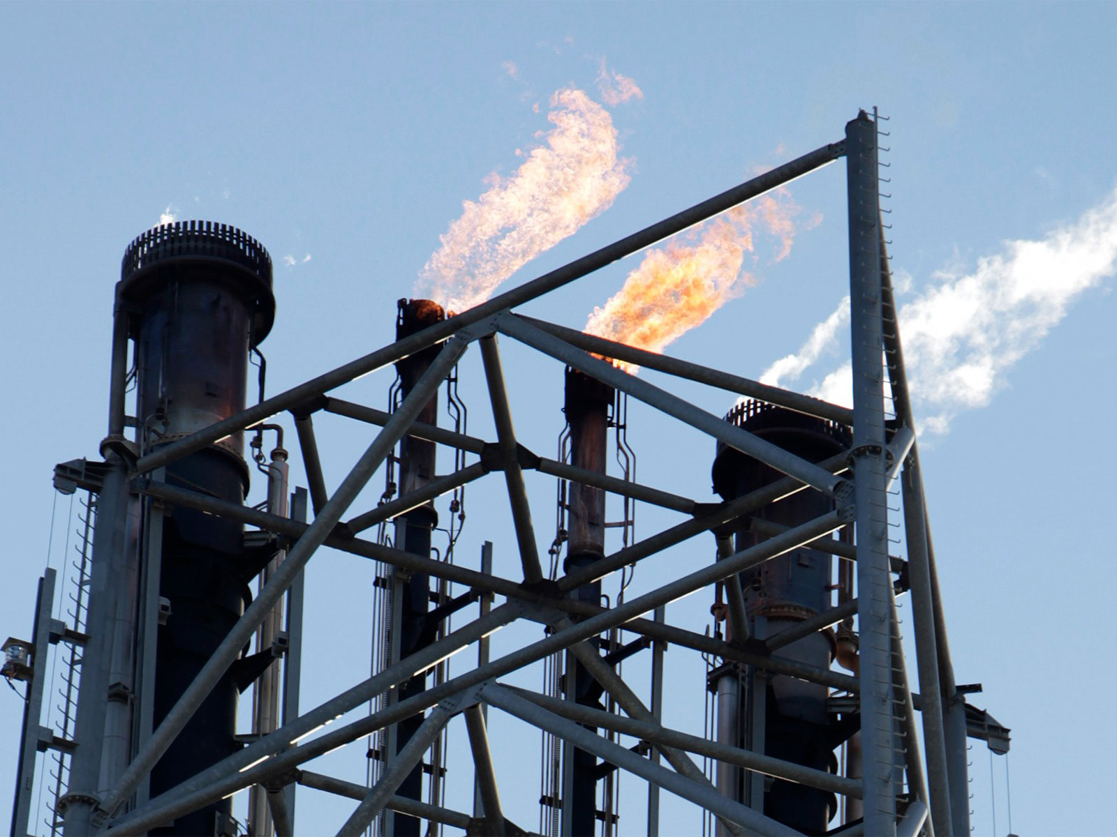 Iran vows to destroy critical energy infrastructure in “irreversible manner” after Trump’s 48-hour deadline on Hormuz