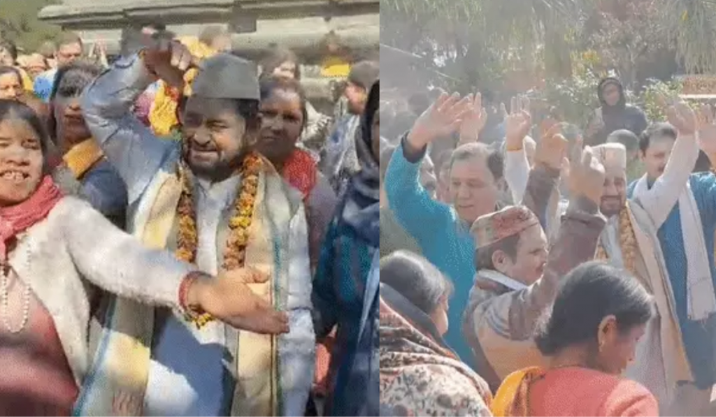 Holi with a Divine Touch: Devotees Play with Havan Ash in Uttarkashi Temple