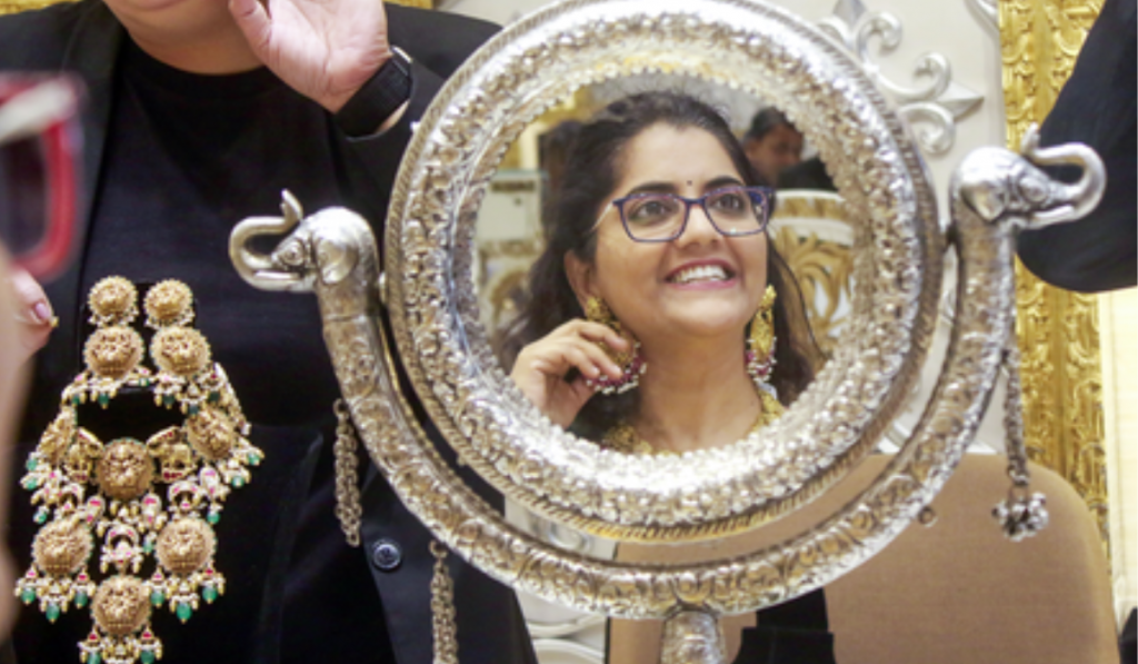 Gold, Silver Prices Rise Amid US-Iran War Tensions