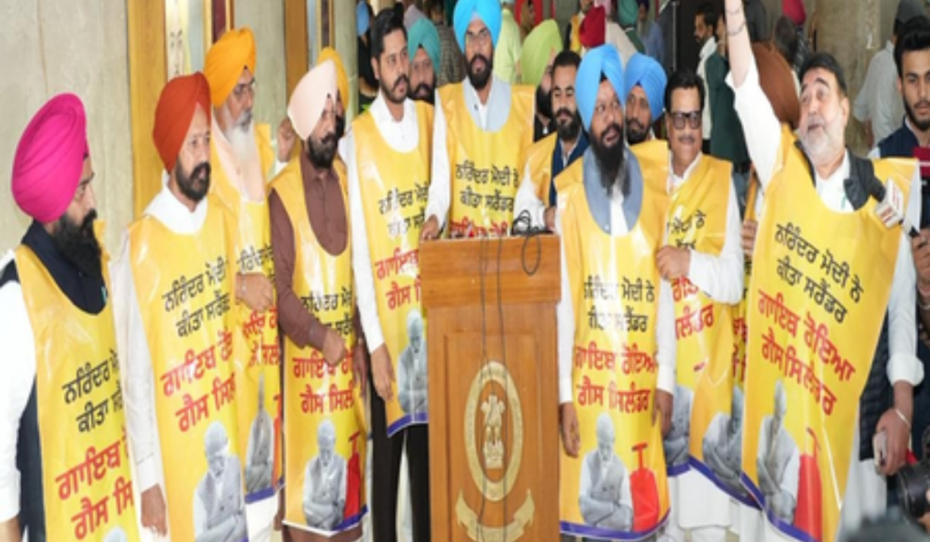 AAP MLAs protest over LPG shortage in Punjab