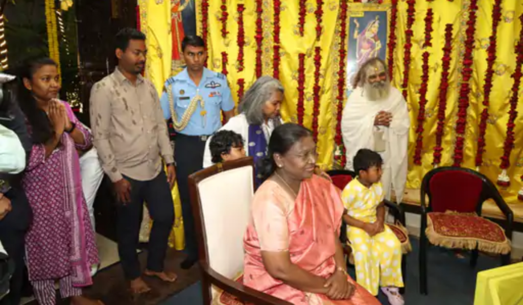 President Murmu meets Saint Premanand in Vrindavan
