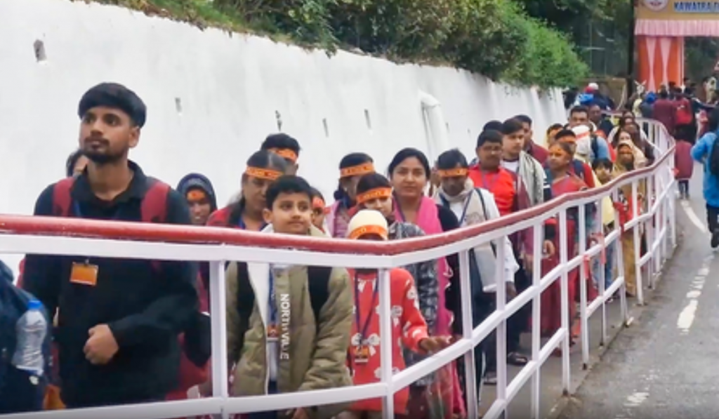 Navratri Festival: Over 30,000 Pilgrims Head Towards Mata Vaishno Devi Shrine