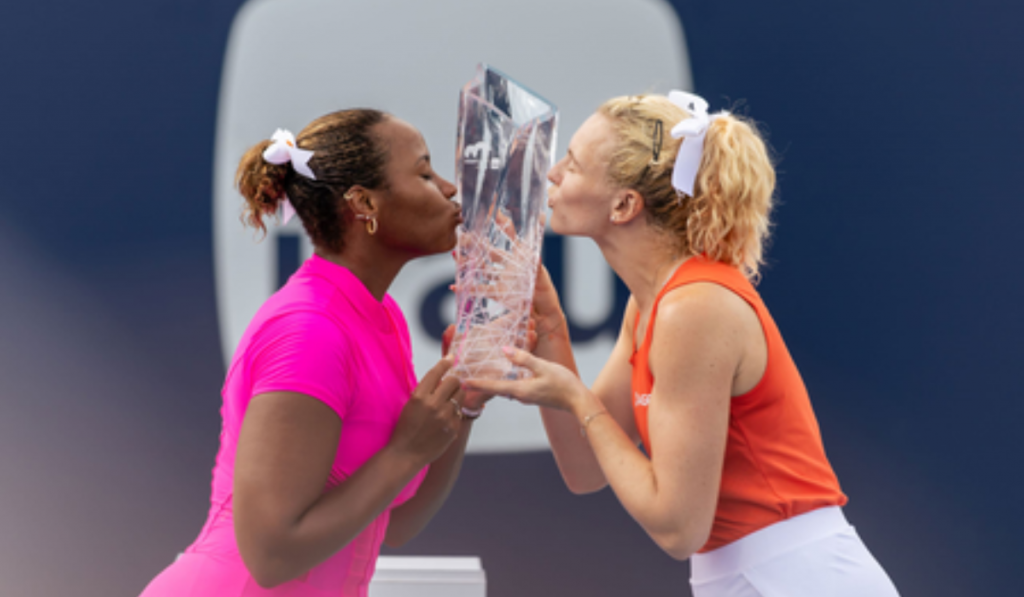  Siniakova-Townsend Win Miami Title, Complete Sunshine Double