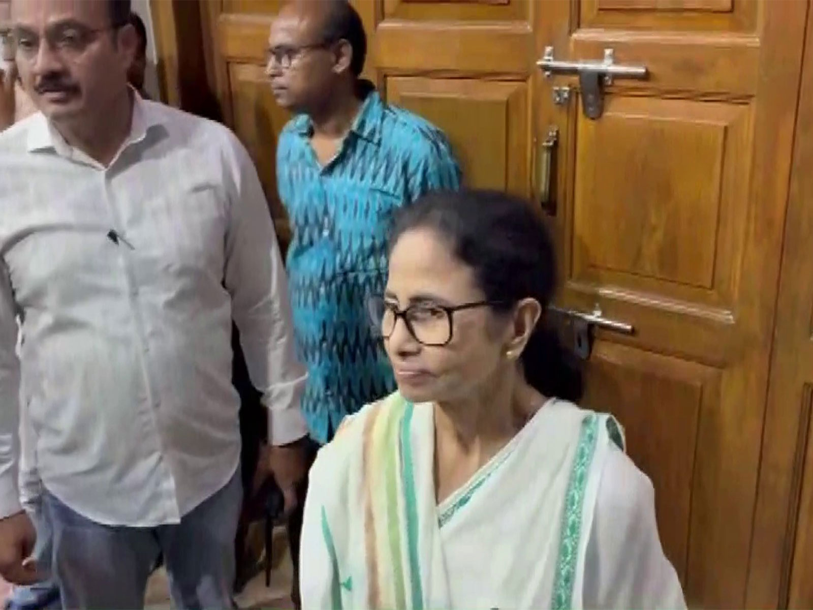 “They have just sold the country”: Mamata Banerjee slams Centre over LPG issue