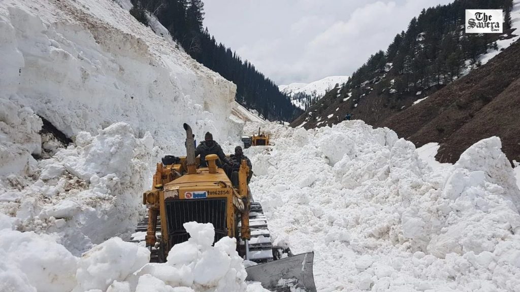 Bandipora Snowfall Covers Higher Reaches, Gurez Road Closed
