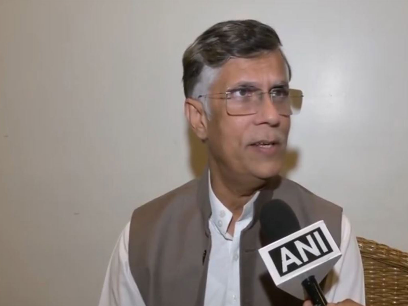 Pawan Khera slams Amit Shah over illegal migrants remarks