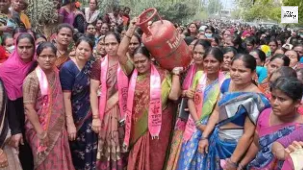 Lucknow Women Protest LPG Cylinder Shortage