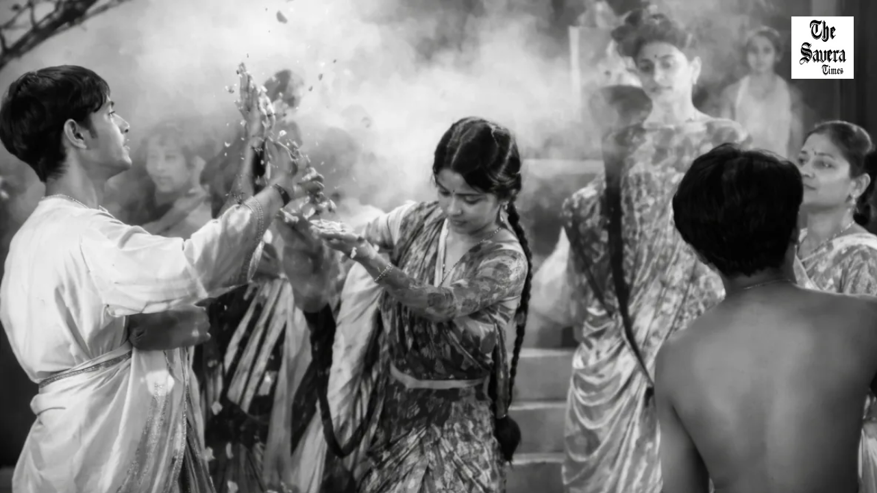 First Bollywood Holi Song Debuted in 1940 Film Aurat