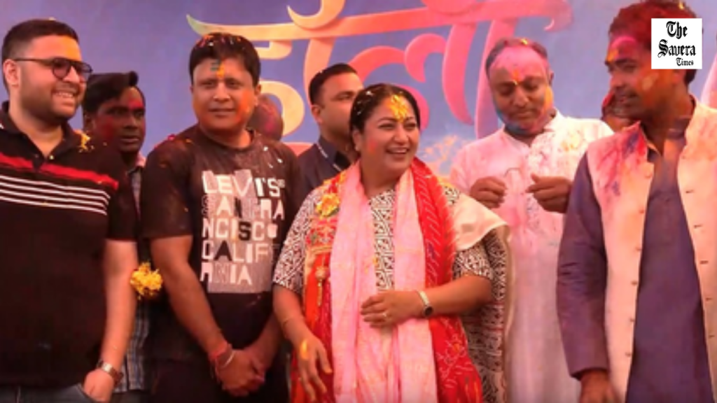 Delhi CM Rekha Gupta Celebrates Holi, Extends Warm Greetings
