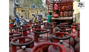 LPG Shortage Sparks Long Queues and Protests Across Uttar Pradesh, 88 Cylinders Siezed, FIR Filed