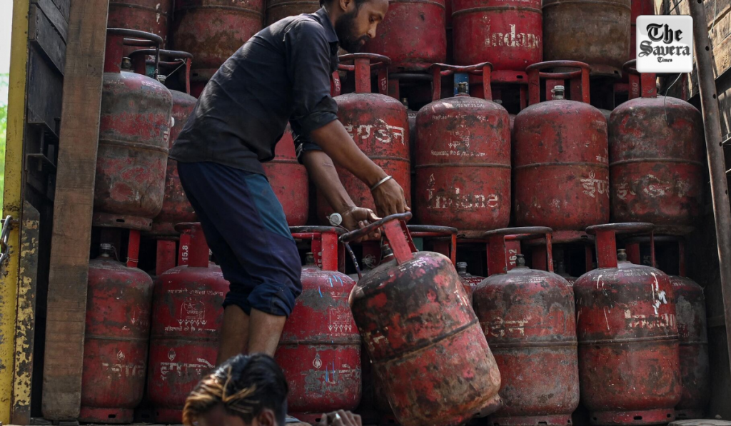 Uttar Pradesh Gas Crisis: Son Walks 8 Km at Dawn to Get Cylinder for Sick Parents