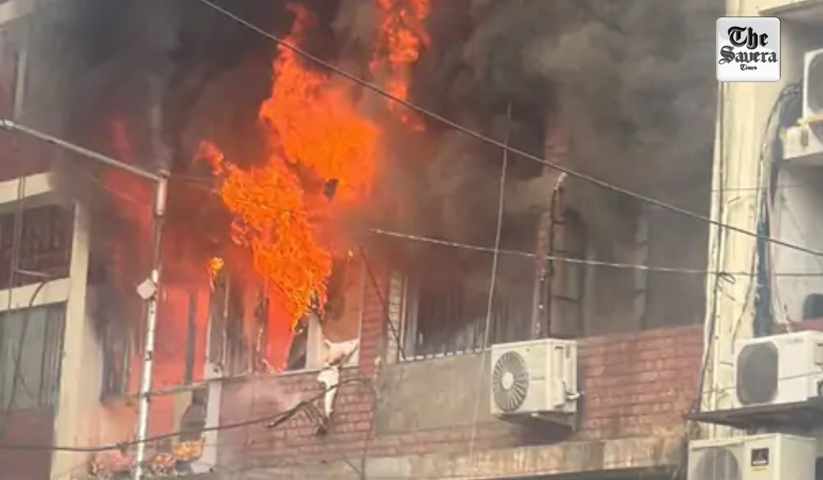 Massive Fire Erupts in Chandigarh’s Sector 22 Mobile Market, Panic Grips Area