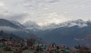 Uttarakhand Weather: Heat Begins Setting Records in Second Week of March; Snowfall on Peaks of Badrinath