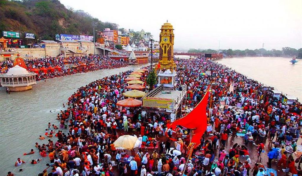 Devotees Flock to Haridwar Ganga Ghats as Sutak Kaal of Lunar Eclipse Begins