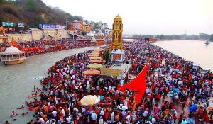 Devotees Flock to Haridwar Ganga Ghats as Sutak Kaal of Lunar Eclipse Begins