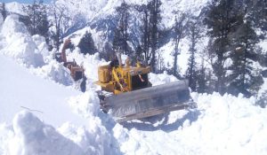 Himachal: BRO snow clearance Op underway in Manali