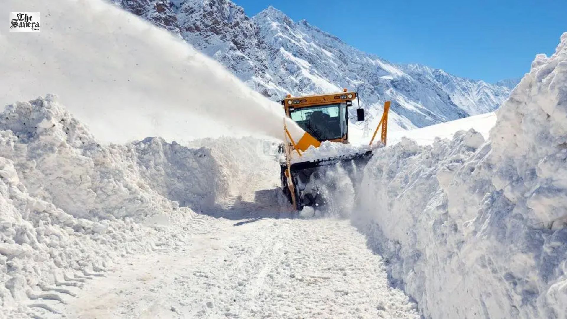 After Zojila Avalanche Closes Srinagr-Leh Highway, 3 Rescued