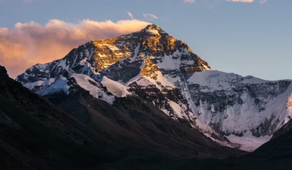 Mount Everest insurance scam: climbers allegedly poisoned for fake rescues