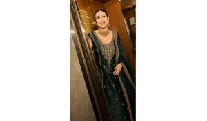 Karisma recalls Neetu fainting at her wedding
