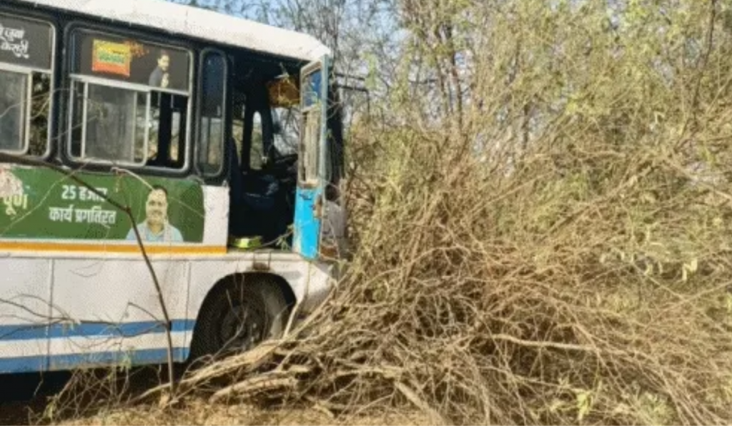 Driver falls, constable takes control of bus; major accident averted