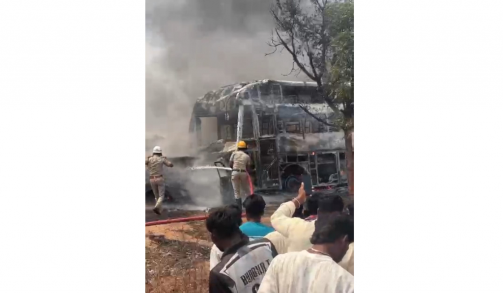 6 killed in car-bus collision in Karnataka