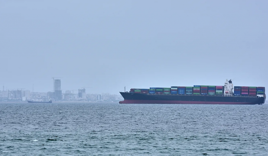 Hormuz Strait Tensions: Iran Says Final Deal Still Distant, Route Remains Shut