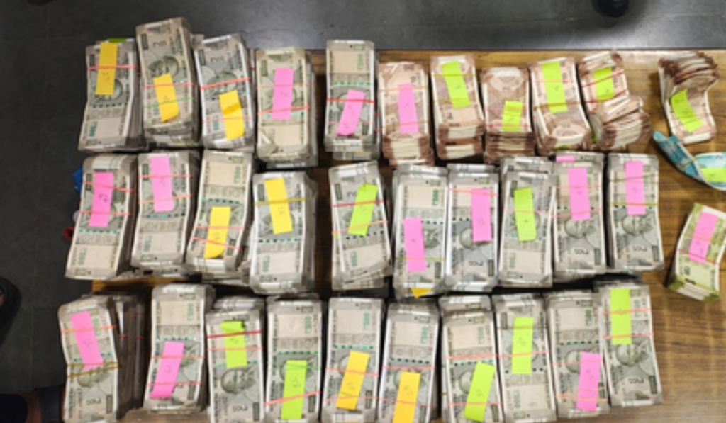 CBI arrests Delhi cop in bribery case, ₹49 lakh seized