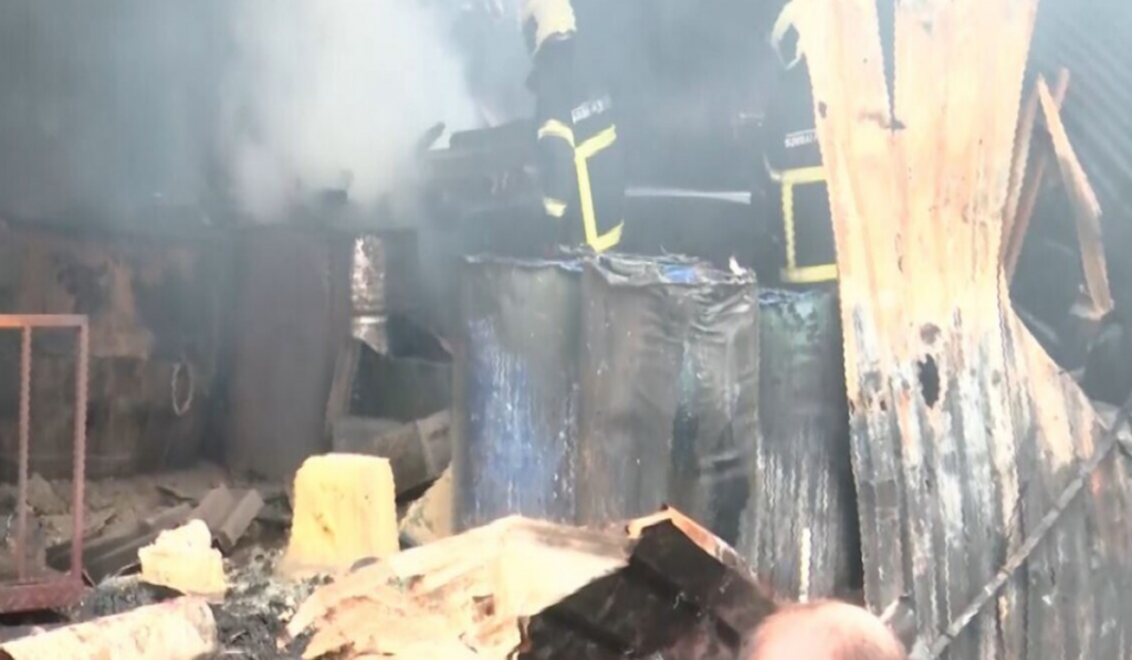 Fire Breaks Out at Scrap Shops in Mumbai’s Mankhurd Area