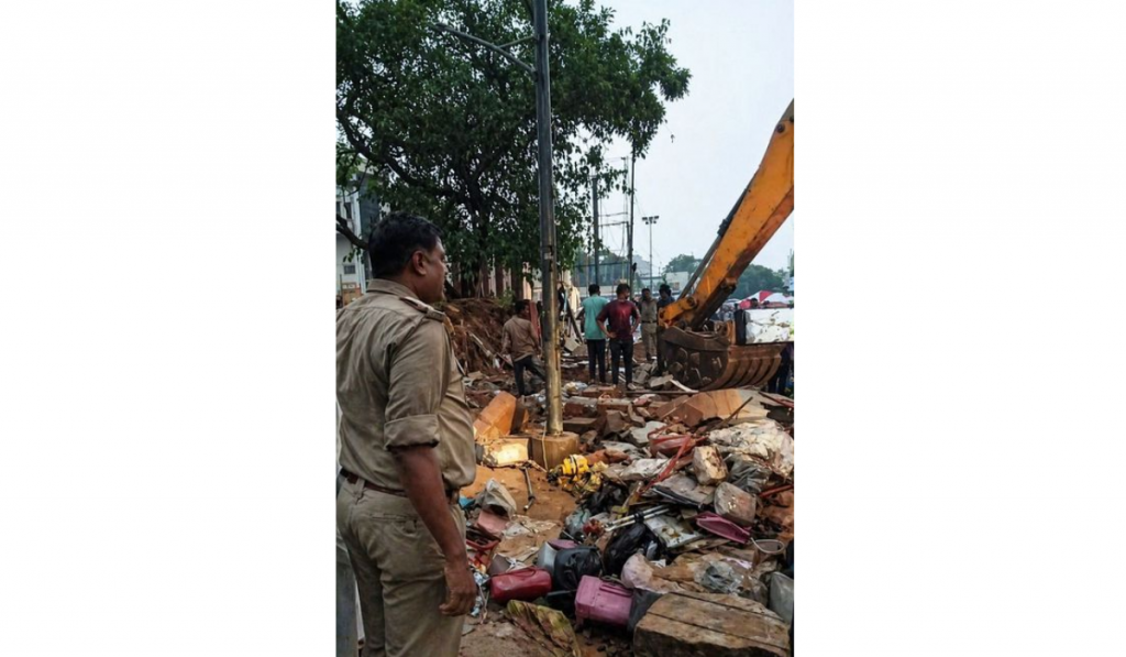 Heavy rain, hailstorm lash Bengaluru; 7 feared dead as govt hospital compound wall collapses