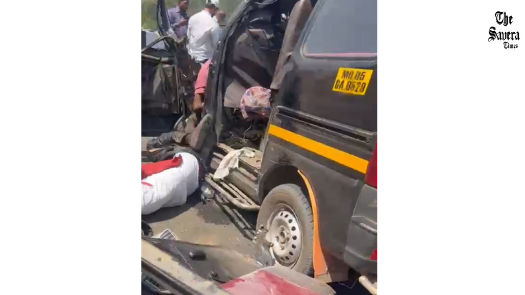 9 Dead in Dumper Truck Crash in Kalyan Mumbai