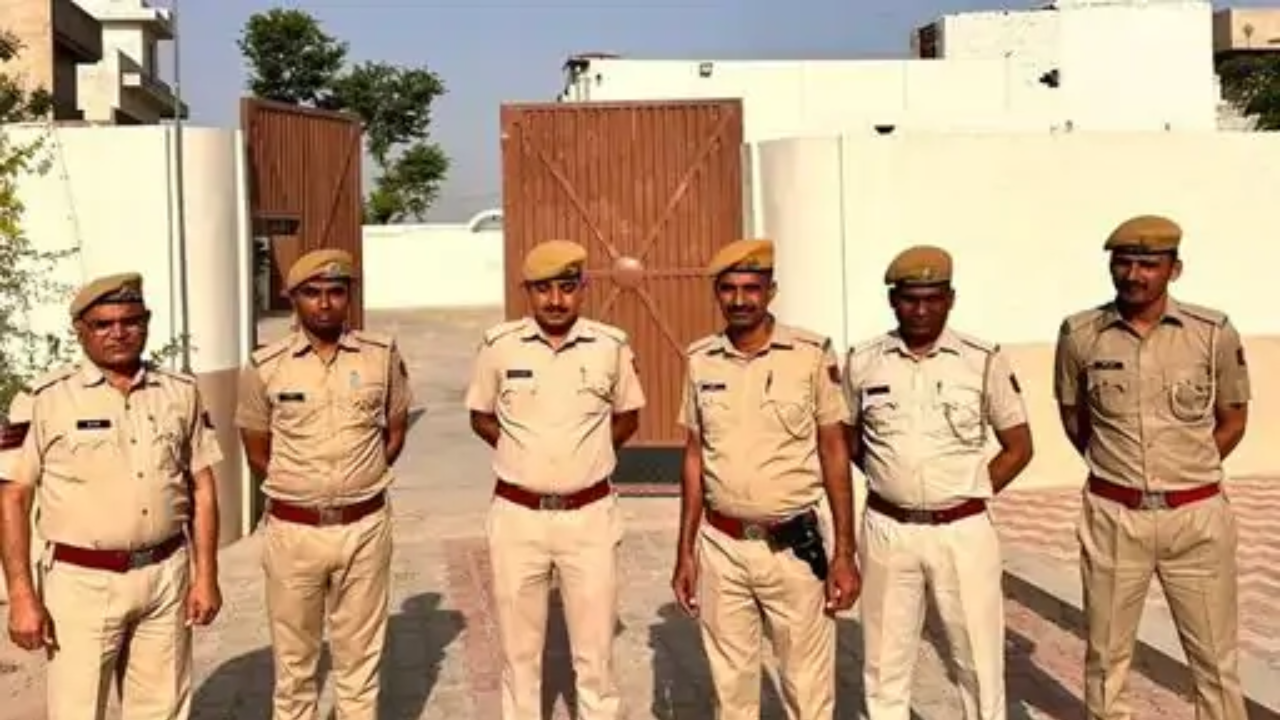 MLA Rupinder Singh Kunnar was surrounded at his house located at 25 BB. Police personnel are deployed outside the house.