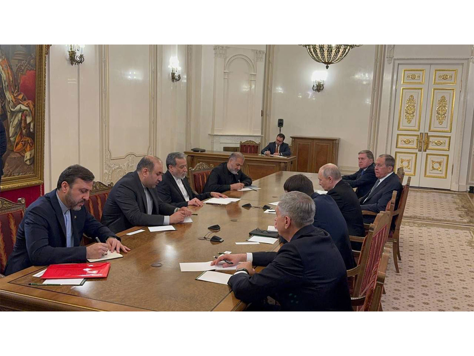 “Russia will do what it can to support the interests of Iran”: Putin tells Iranian FM Araghchi during meeting in St. Petersburg